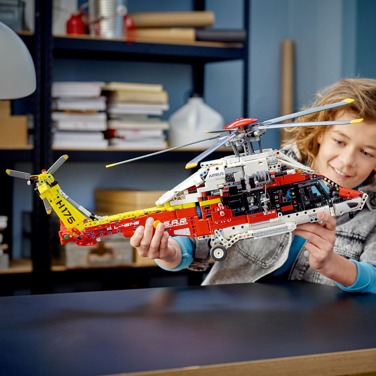 Lego 42145 Technic Airbus H175 Kurtarma Helikopteri