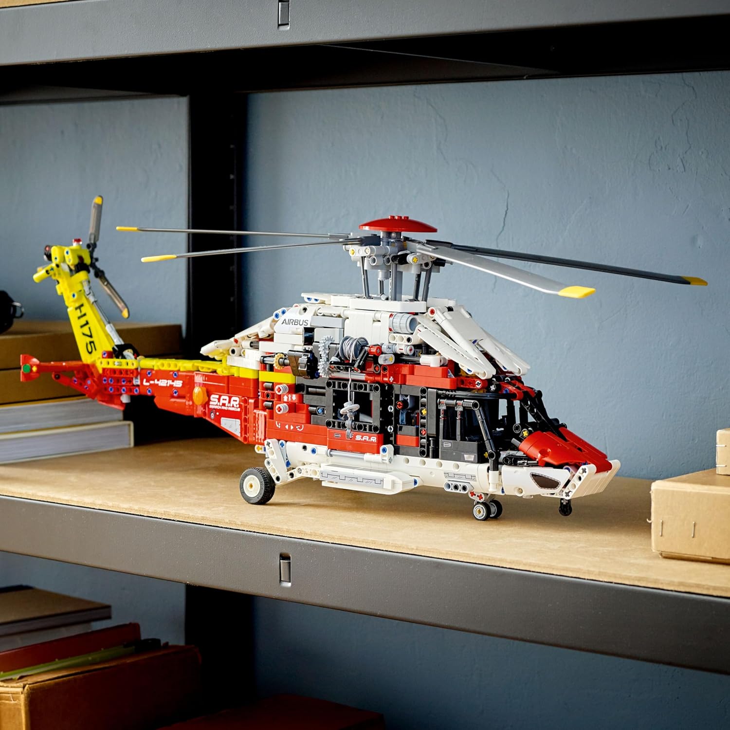 Lego 42145 Technic Airbus H175 Kurtarma Helikopteri